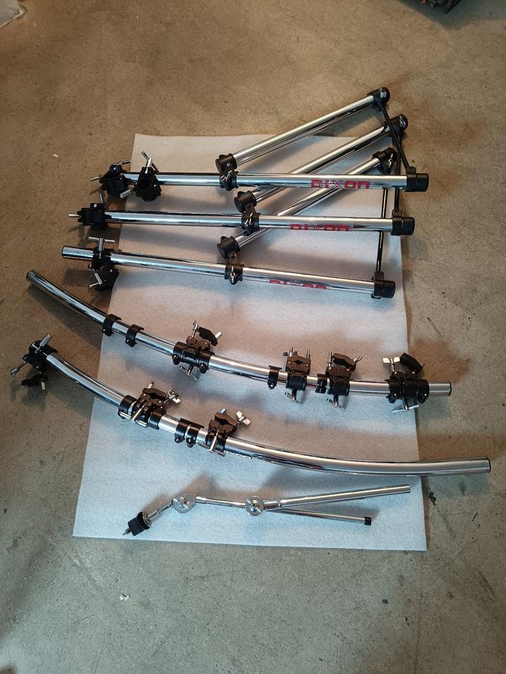 Dixon Schlagzeug Rack mit 6 Klammern, zwei Beckenhaltern etc. in Neuhausen