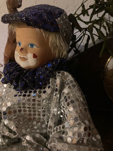 Clown Puppe Junge Clown mit glitzerndem Kostüm Vintage Deko in Herleshausen