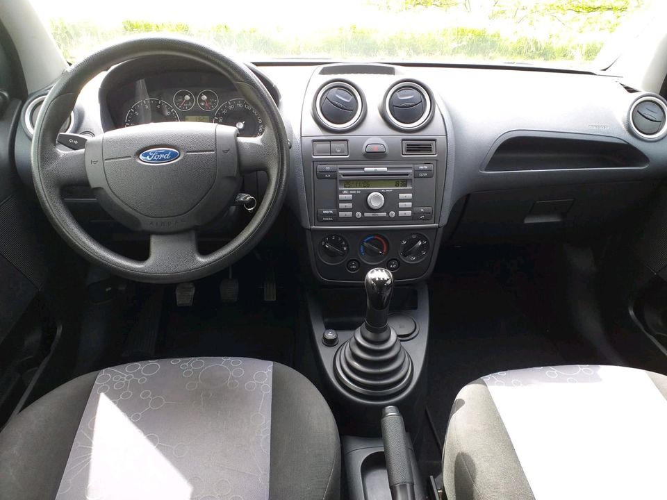 Ford Fiesta 1,3l 5 Türer wenig Kilometer guter Zustand TÜV 12/24 in Moers