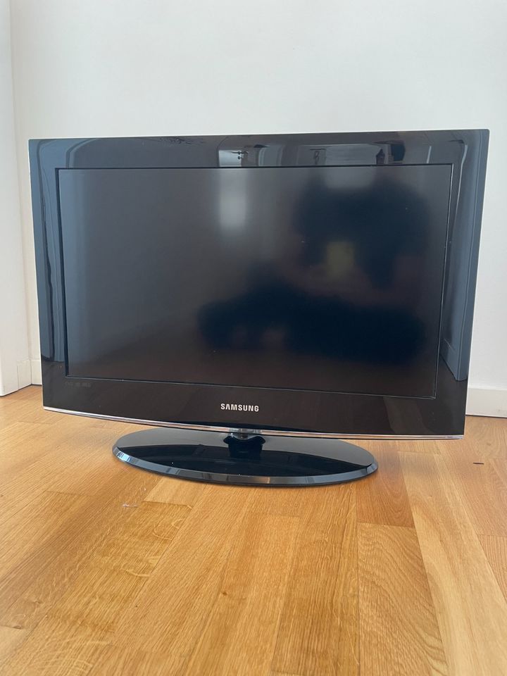 Samsung 26" Zoll LCD TV Fernseher HDMI inkl. Fernbedienung in Berlin