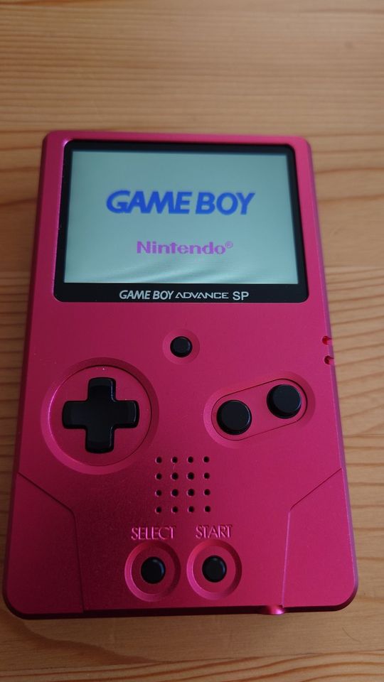 GameBoy Advance SP Unhinged rot - Boxy-Pixel-Mod in Berlin