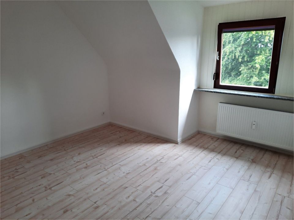 Erstbezug, renovierte, 3-4 Zimmer-Wohnung, Bad u. Küche neu, Garage, in Obertshausen in Obertshausen