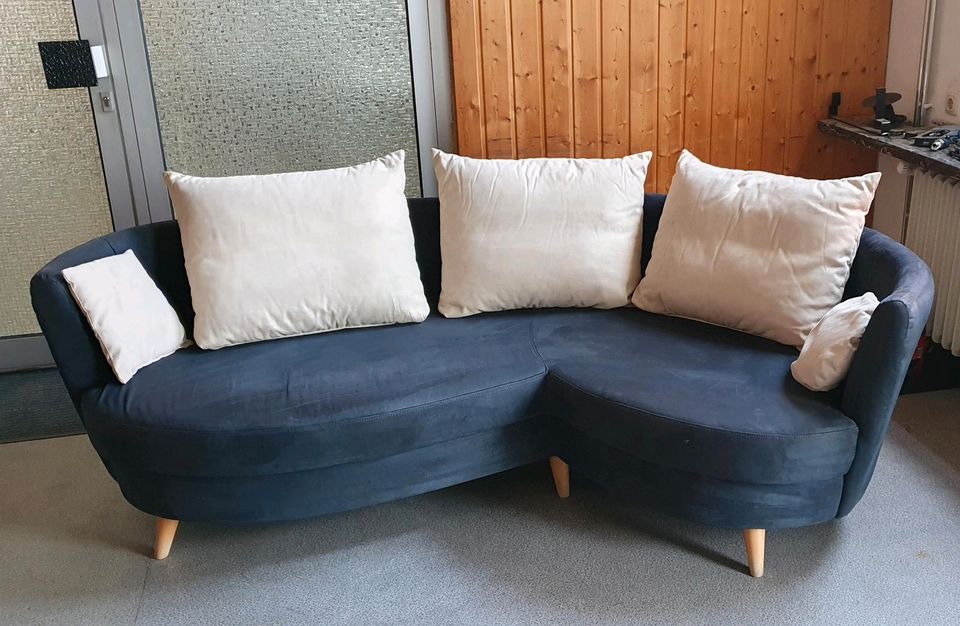 Couch / Sofa mit Hocker in Pfungstadt