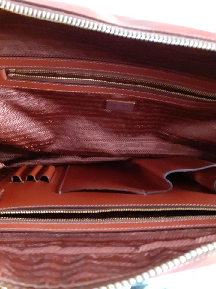 Damen-(Handtasche) PRADA VS 0088 SAFFIANO TRAVEL Farbe: BACCA in Ratingen