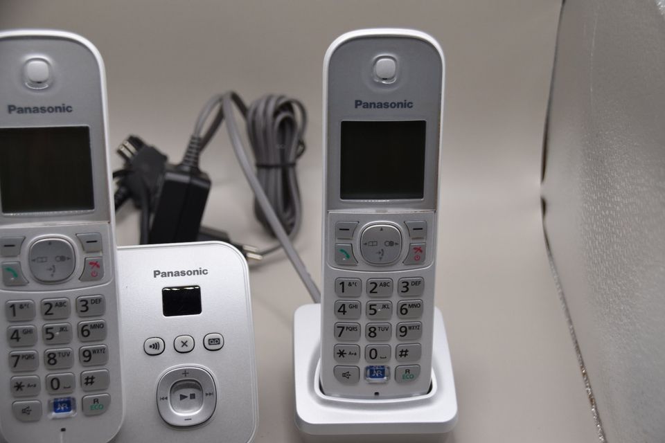 Panasonic KX-TG6822 mobiles Telefon Duo silber incl. Anrufbeantw. in Düsseldorf