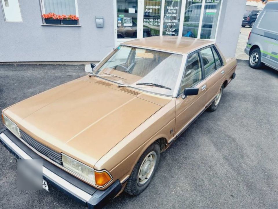 Nissan Bluebird in Kuchen