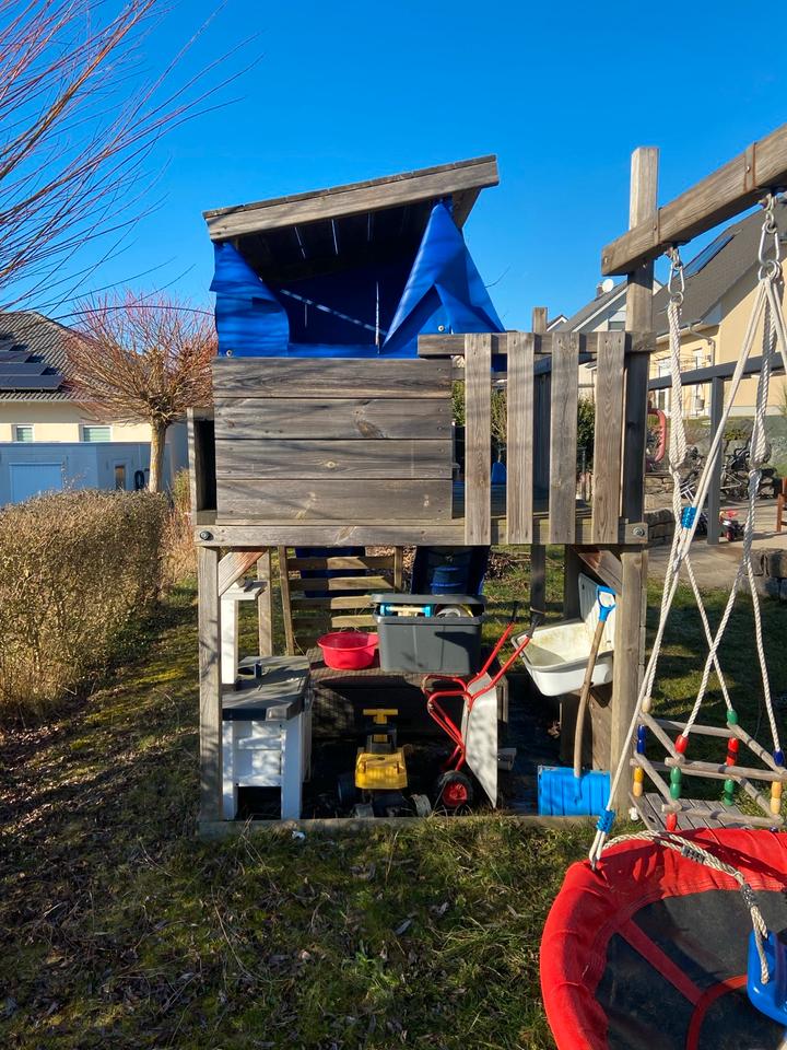 Großes Wickey Spielhaus mit Zubehör / Schaukel und Klettern in Waldsolms