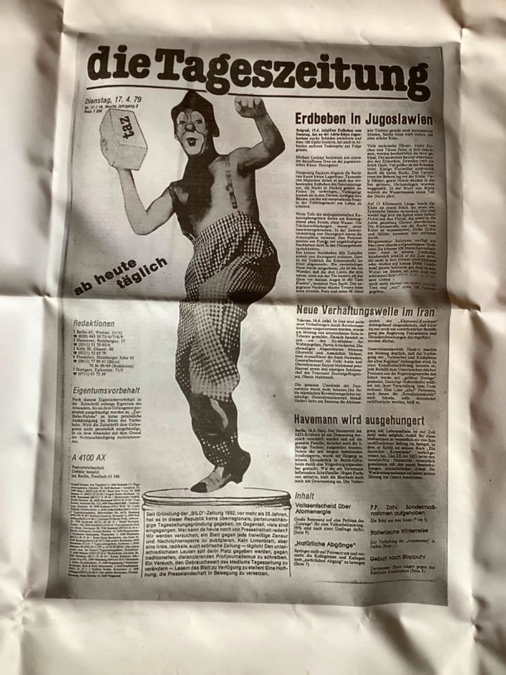 Tischdecke zur ersten Ausgabe der taz am 17. April 1979. Rarität in Berlin