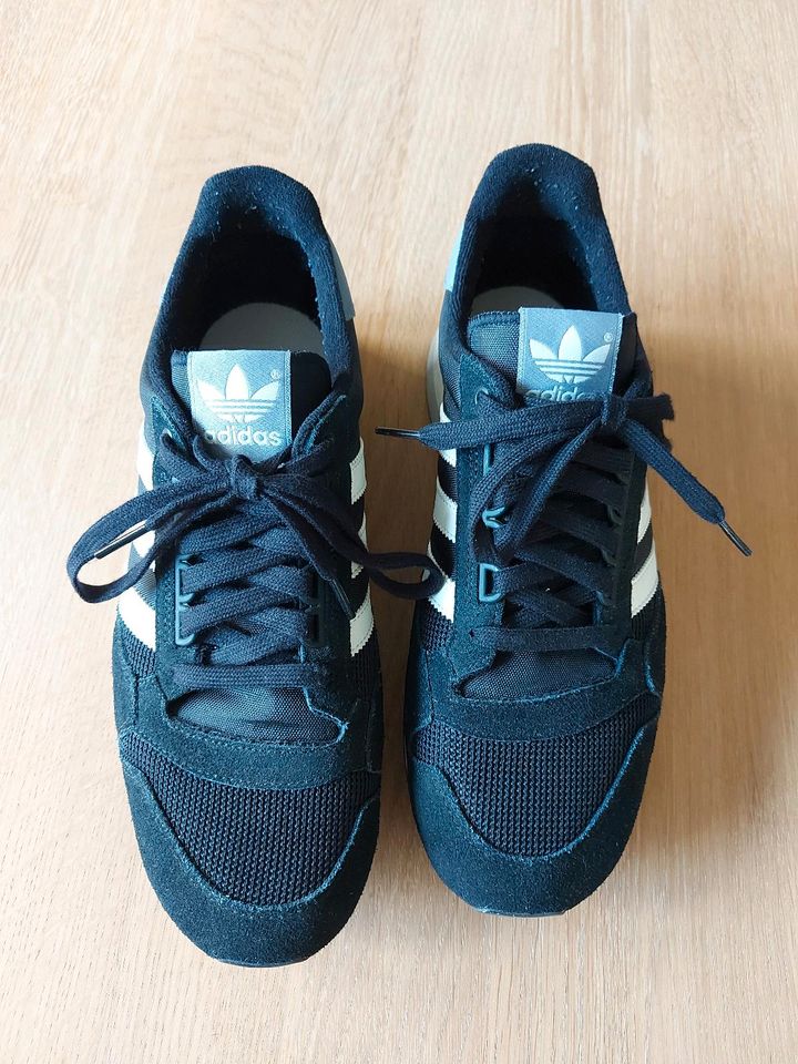 Adidas Turnschuhe Sneaker Swift Run schwarz weiß grau in Frankenberg (Eder)