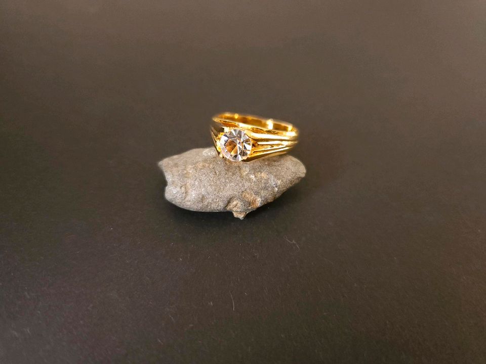 Antiker Gold Ring mit Stein Diamant 18,8 cm Größe 59 in Essen