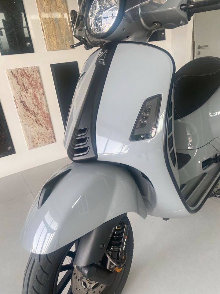 Vespa Gts 300 Super Tech Materia Grau Einzelstück Porco Nero in Remscheid