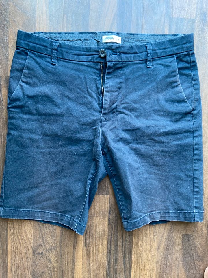 Burton Menswear Chino Shorts Gr. 32 Navy in Bremen