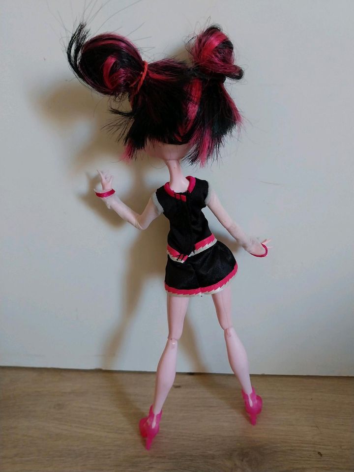 Monster High Draculaura Cheerleader in Gera