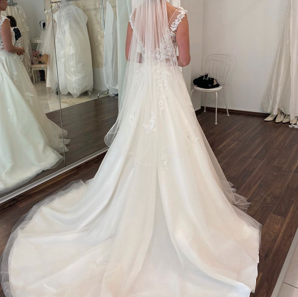 Brautkleid Hochzeit 34 / 36 <3 in Frankfurt am Main