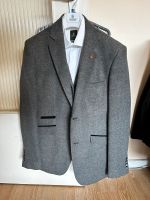 Cavani 3-teiliger Tweed Anzug  Größe 46R EU Düsseldorf - Lichtenbroich Vorschau
