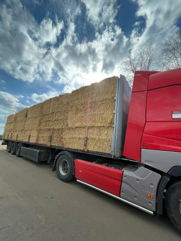 Stroh & Heu in Rund-, Quader-, u. HD-Ballen inklusive Transport in Weiskirchen