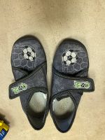 Hausschuhe mit Fußball 30 Schuhe für Kindergarten grau Baden-Württemberg - Sinsheim Vorschau