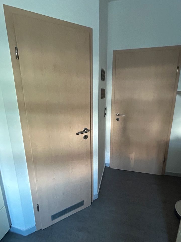 2 Zimmertüren / Innentüren mit Rahmen / Türzarge in Niederalteich