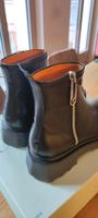 Off-White Boots Stiefel mit Reißverschluss (Gr 44) Schaumsohle Berlin - Reinickendorf Vorschau