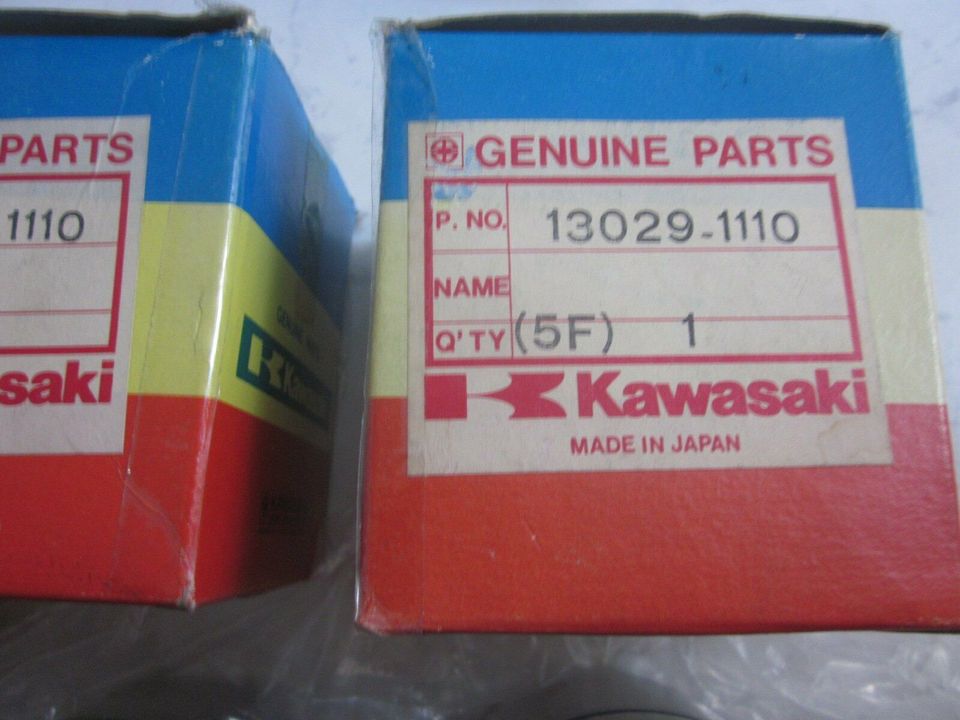 KAWASAKI GPZ750 R Kolben NEU 13029-1110  4 Stück Piston in Illertissen