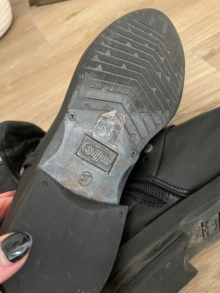 Boots - Buffalo/ Leder, schwarz/rot, Größe 37 *TOP* in München