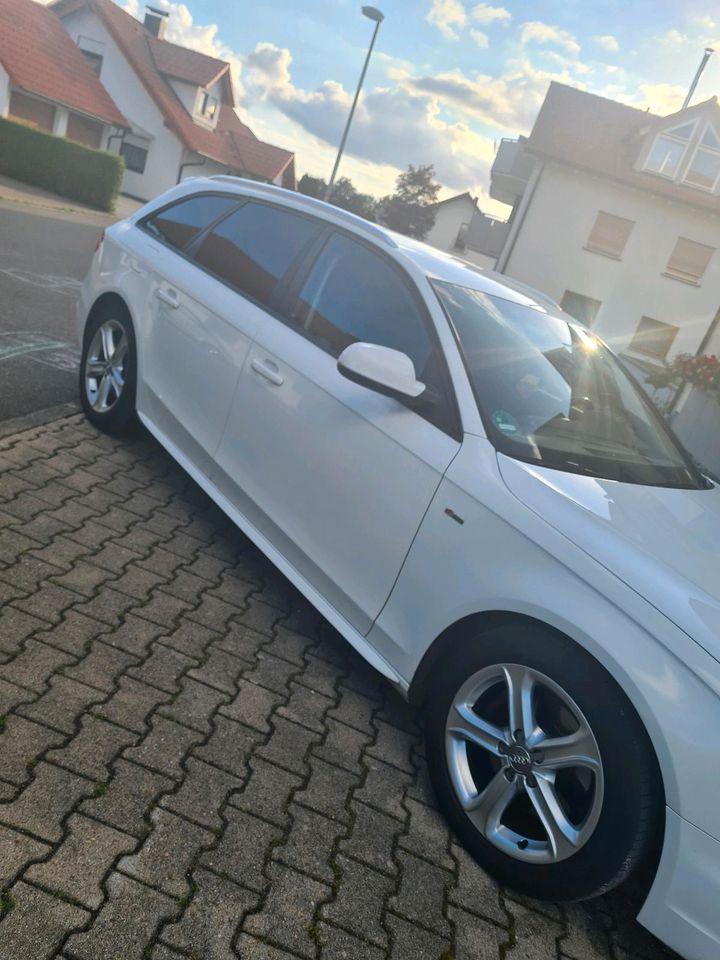 Audi A4 Avant in Fluorn-Winzeln