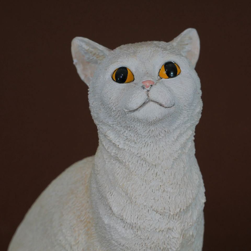 Dekotier, Weiße Katze, neuwetig, von County Artists, 13 cm in Behrendorf