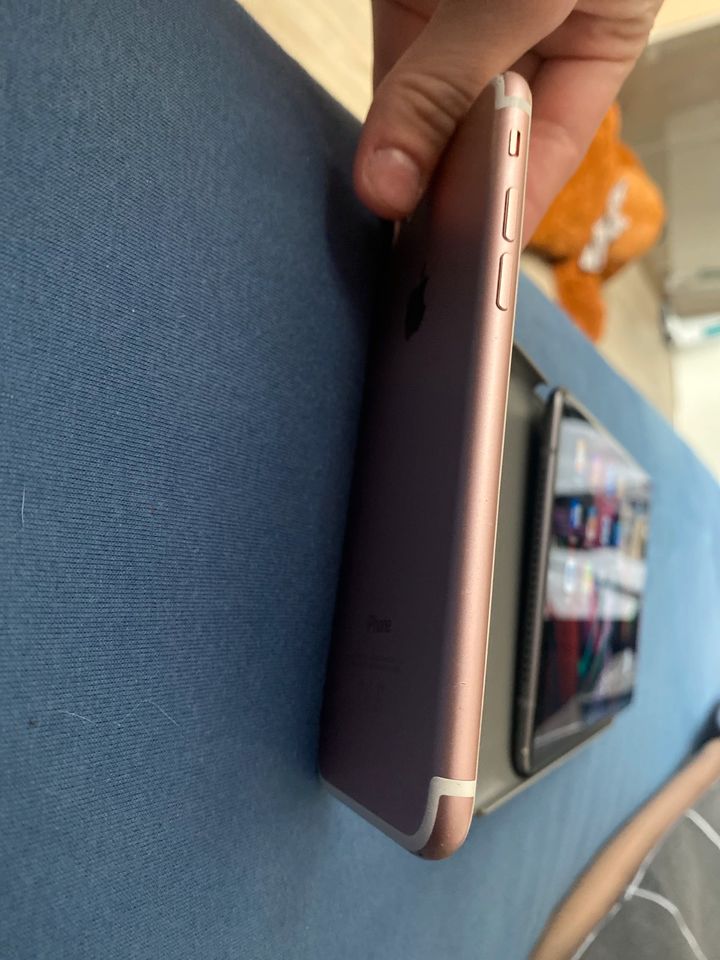 iPhone 7  Roségold in Weißenfels