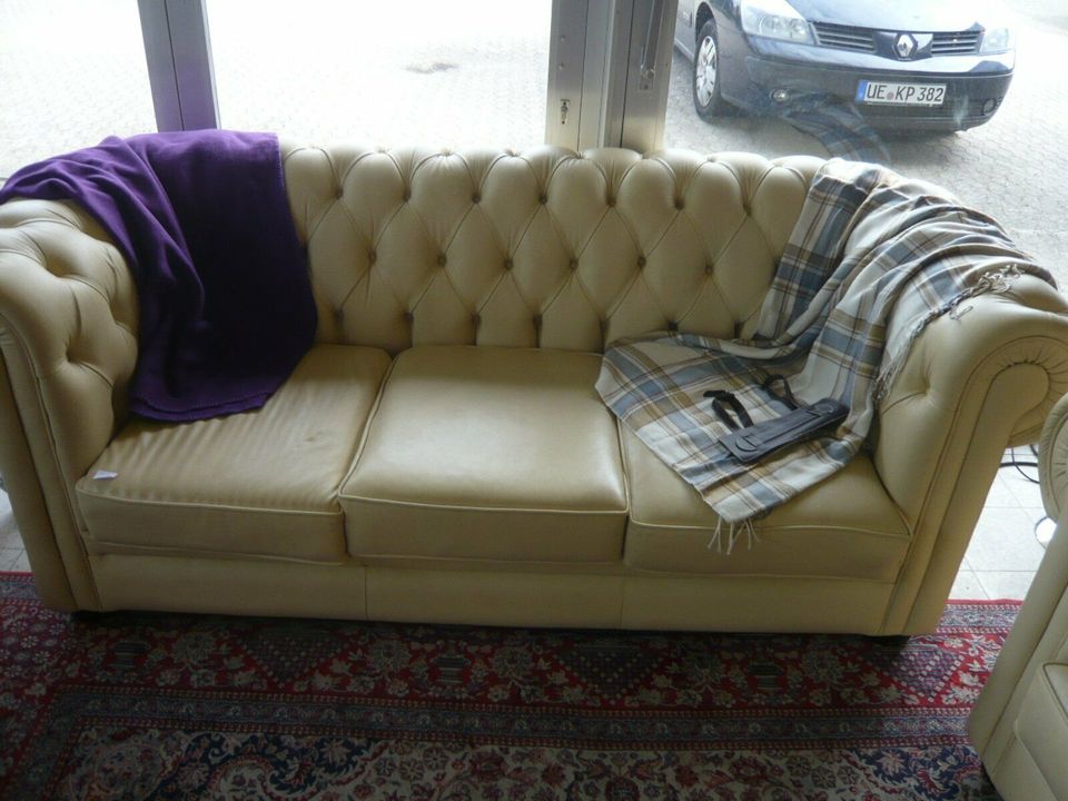 Edles Chesterfield-Sofa+Sessel in Himbergen