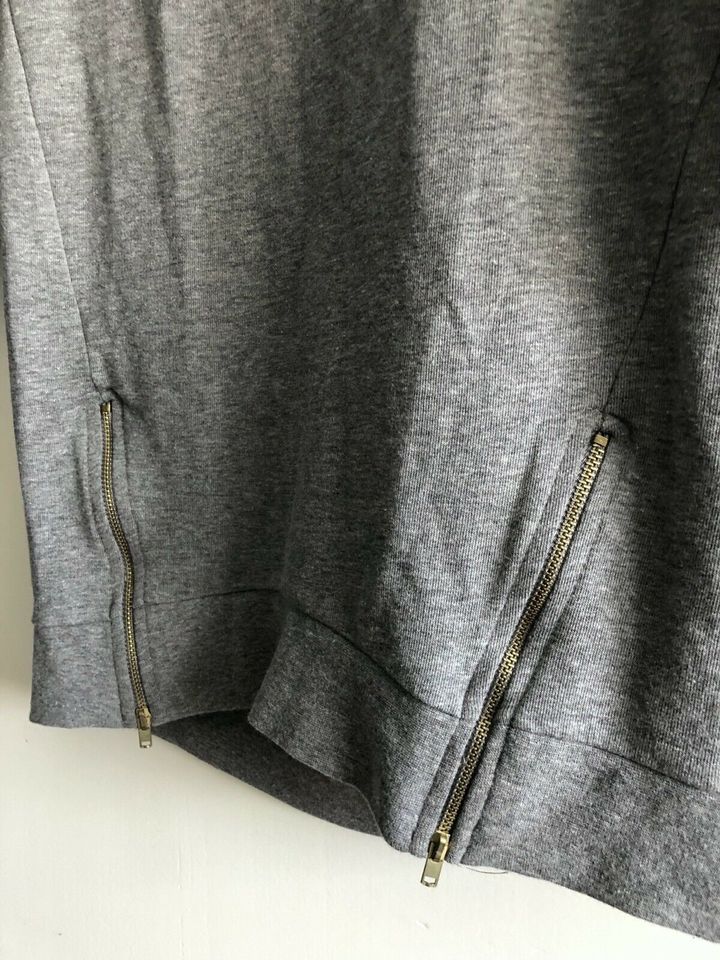 NEU H&M Divided Sweatshirt - XS 34 - grau lang Reißverschlüsse in Rödermark