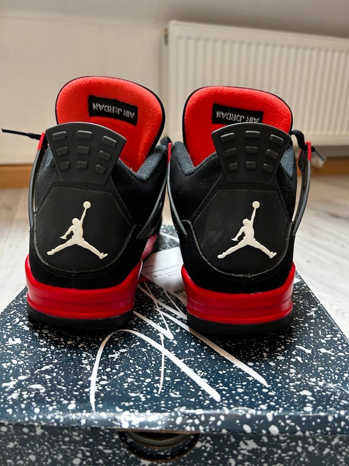 Jordan 4 Red Thunder in Strasburg 