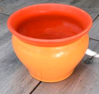 Schöner Übertopf Farbe gelb/orange Innendm: ca.14cm Baden-Württemberg - Bietigheim-Bissingen Vorschau