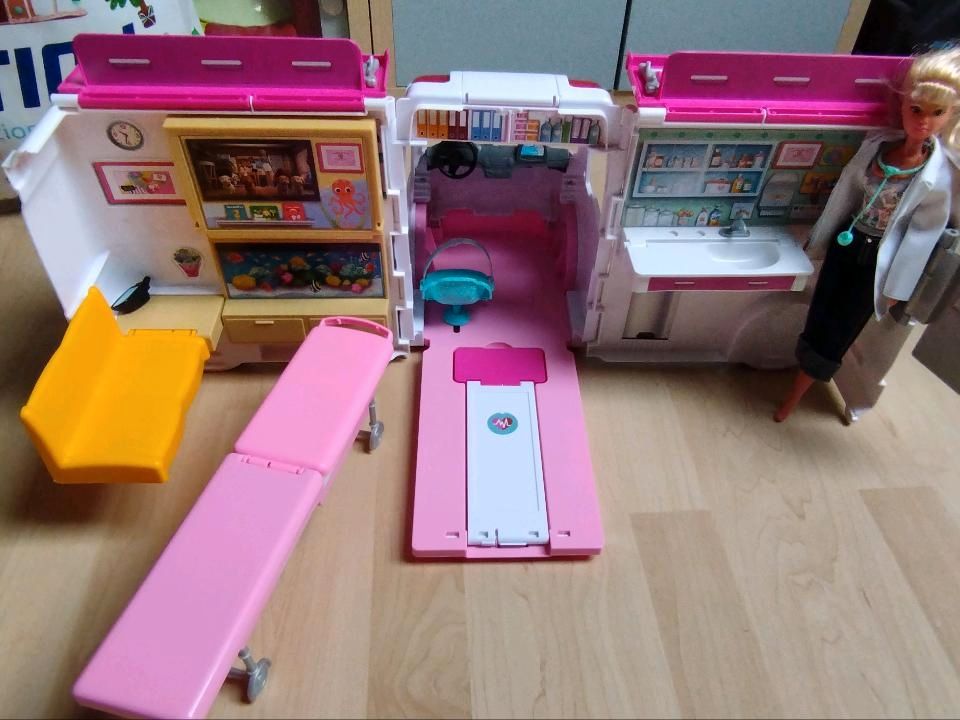 Barbie Krankenwagen in Weding