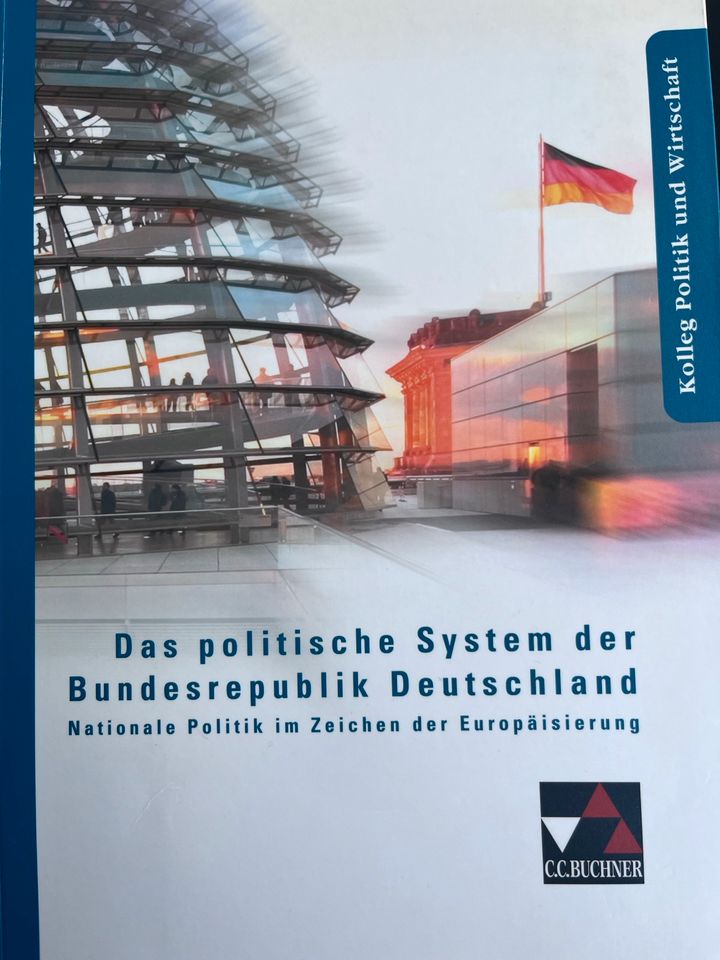 2 Schulbücher zum Thema Politik und Wirtschaft in Diemelstadt