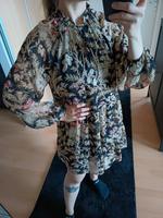 H&M Kleid mit Blumen Muster und Schleife Gr. S Berlin - Westend Vorschau