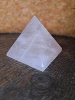 Rosenquarz Pyramide Carving Edelstein Kristall Crystal Nordrhein-Westfalen - Bergkamen Vorschau