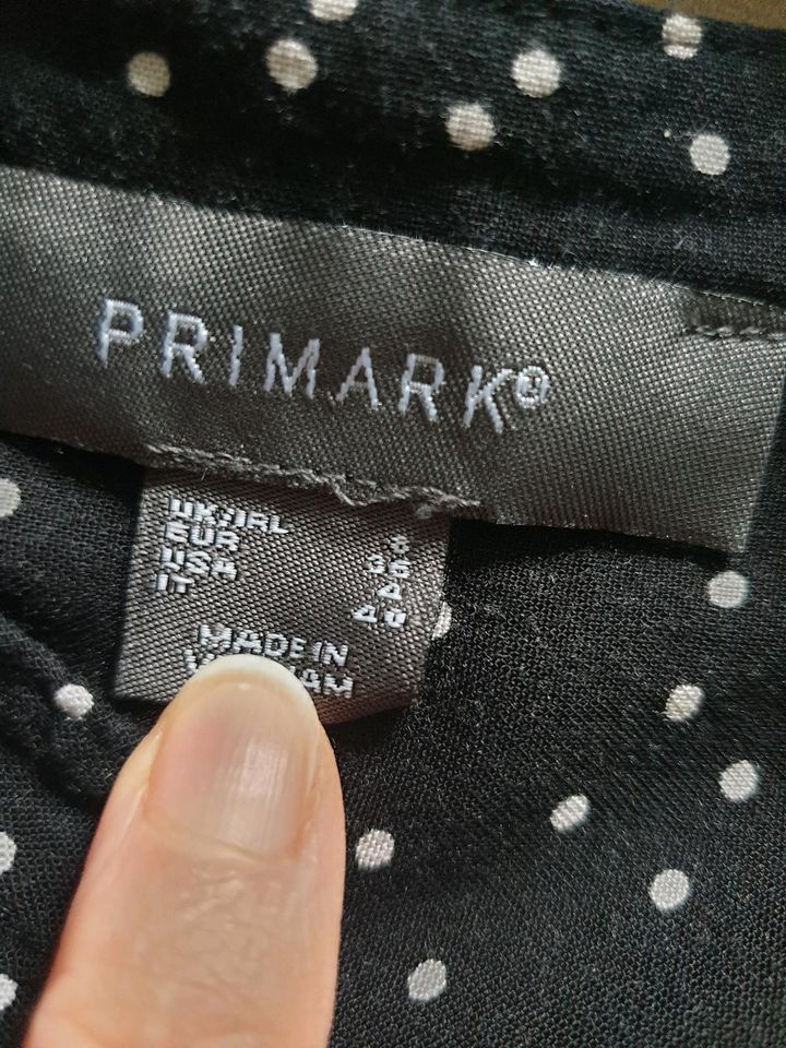 Bluse schwarz mit Punkten knitterfrei gepunktet Primark Größe 36 in Ebersburg