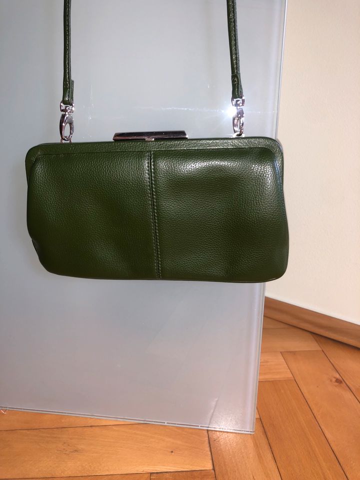 PICARD Ledertasche Clutch Olivgrün Top in Düsseldorf