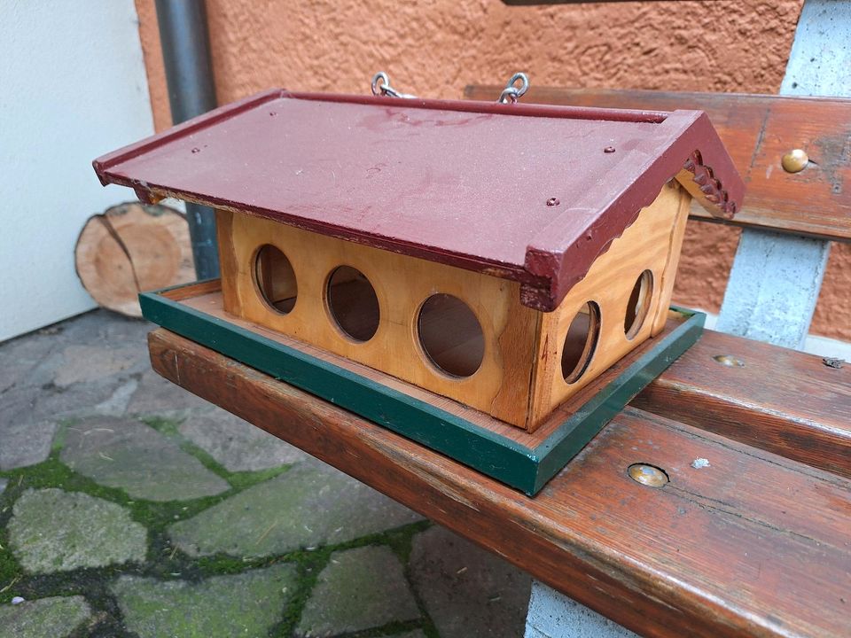 Vogelhaus/ Futterhaus für Vögel in Oberhaid