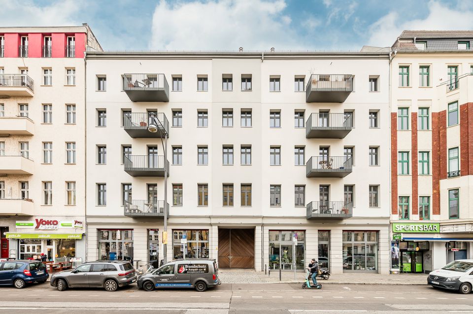 Kleinod in Bestlage: 2-Zimmer-Wohnung hinter historischer Fassade in Berlin