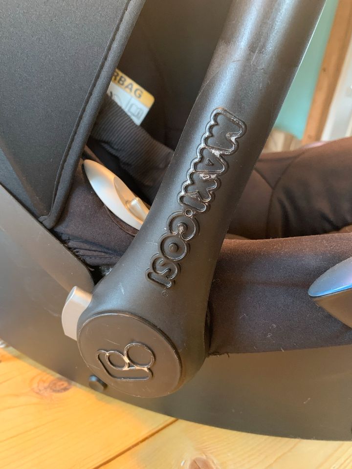 Maxi Cosi  Cabrio Fix mit Easy Fix Base / Isofix Station in Wuppertal