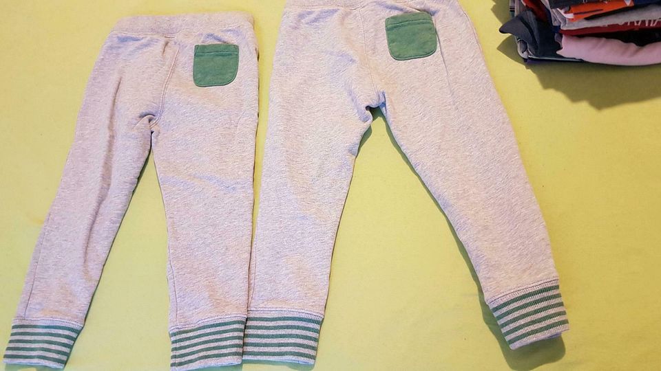 2x Jogginghose mini boden Gr 104 Zwillinge wie neu in Schwalbach a. Taunus