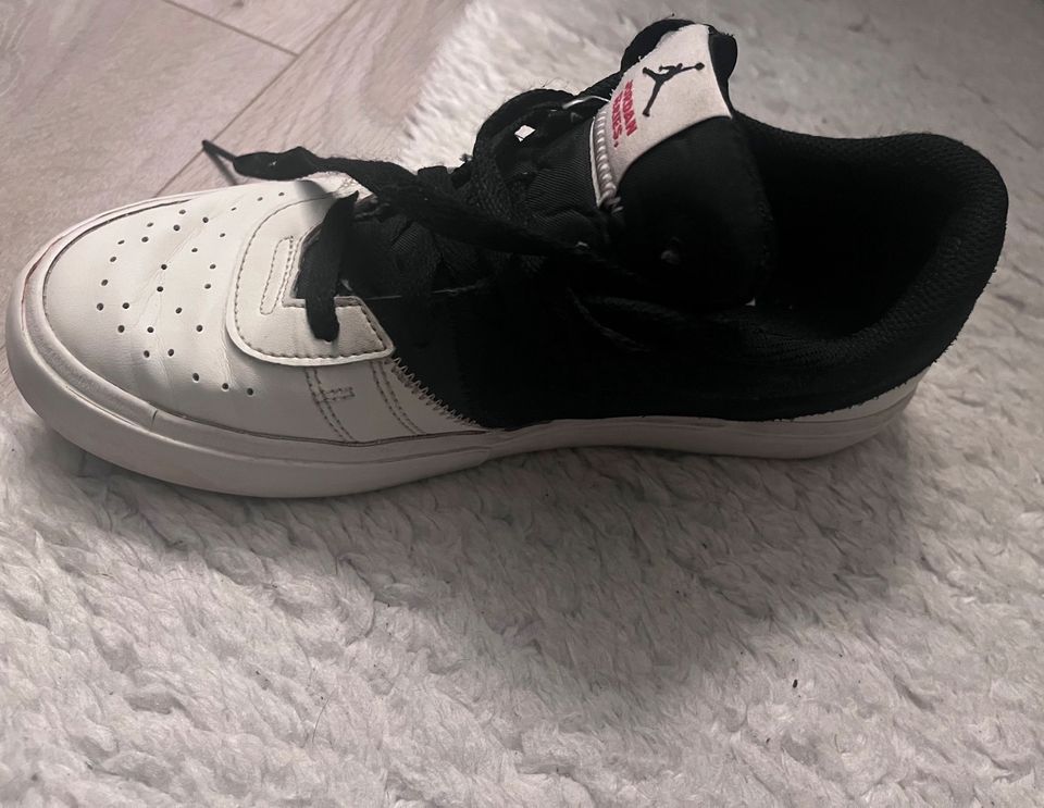 Sneaker Jordan Series Gr. 36,5 in Iserlohn