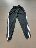 Leichte Mädchen Jogginghose Adidas schwarz Gr. S Aeroready bequem Niedersachsen - Cloppenburg Vorschau