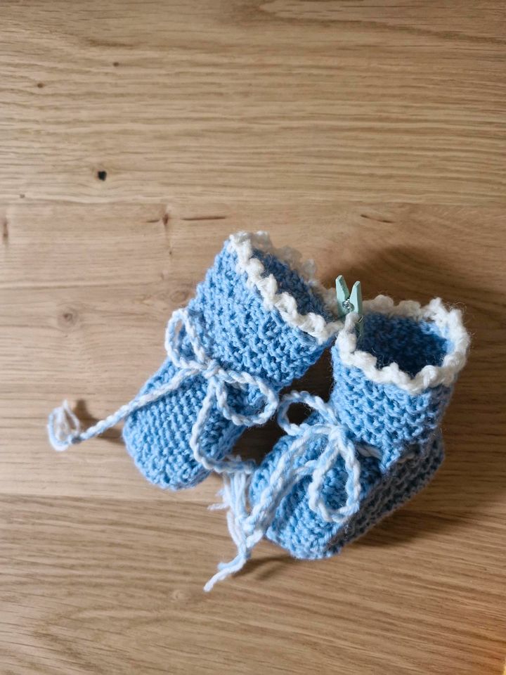 Babysocken und Schuhe in Eggenfelden