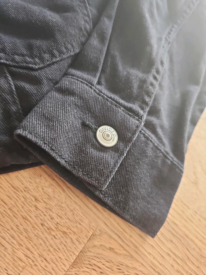 Neue Kurze Jeansjacke von H&M in der Größe XS in Ausleben