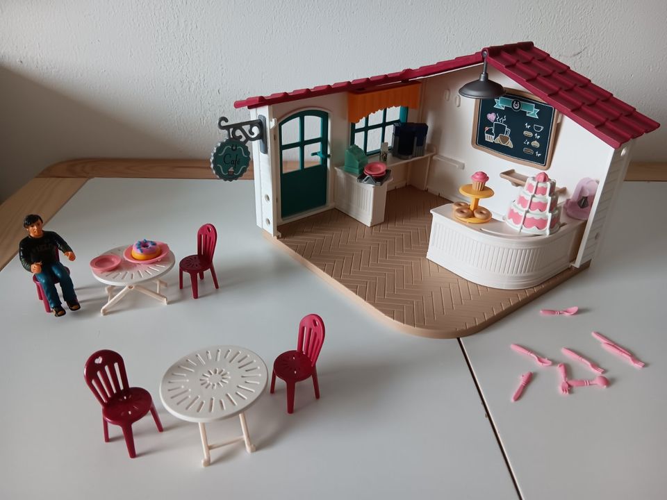 Schleich / Playmobil Cafe in Hamburg