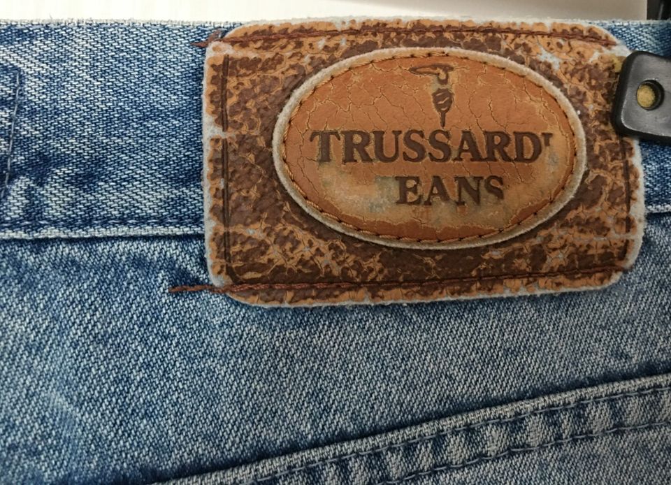 Helle Bluejeans für Herren von Trussardi, Gr. 33 in Heidelberg