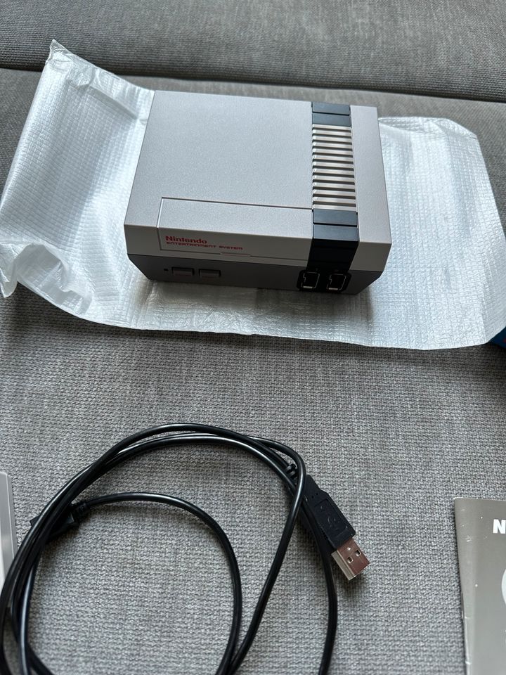 Nintendo classic mini NES Spielkonsole mit 2.ten Controller in Göldenitz (bei Berkenthin)