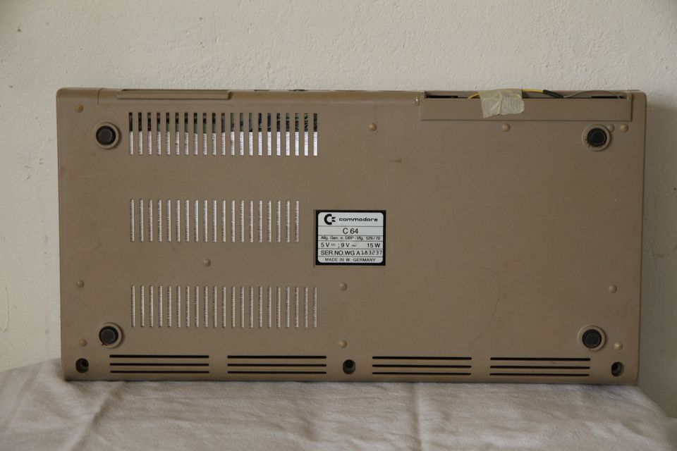 großes Commodore C64 Paket - ü. 15 kg - ua. 2x C 64, Floppy uvm. in Regensburg